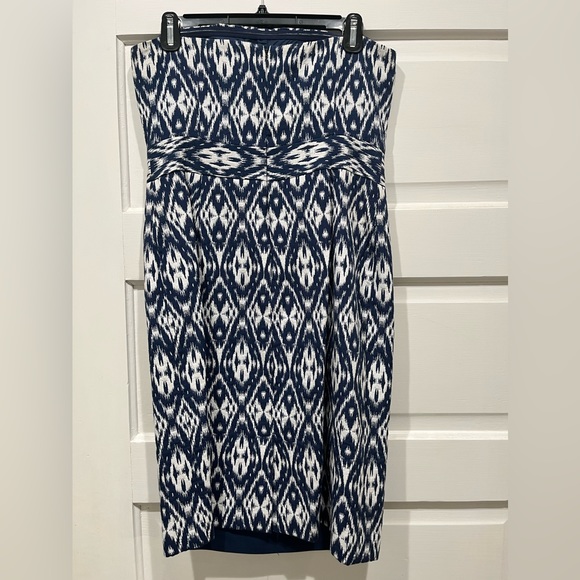 Strapless Banana Republic dress. Size 8. Excellent used condition. - Picture 4 of 5